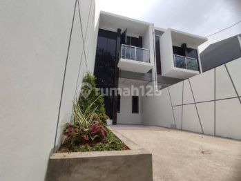 Rumah mewah 2 lantai akses strategis dekat Tol Cempaka Putih SHM