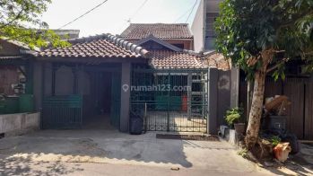 Rumah Siap Huni, 2 Lantai di Sarimadu Barat Bandung.