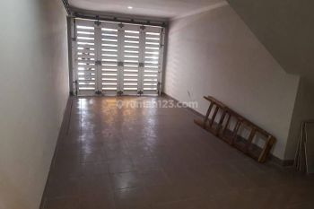 Disewakan Cepat (bagus), 2,5 lantai, Rumah Kebayoran Garden Cluster, Baru & ada