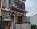 thumbnail-rumah-tropical-modern-tiga-lantai-bebas-banjir-dikemang-barat-jakarta-selatan-0