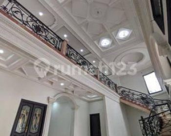 Disewakan Rumah Mewah Berkonsep Europian Clasic Di Menteng