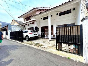 Tebet. Luas 168m2. Dekat Pusat Kuliner Tebet Raya