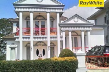 Rumah Villa Kubah di Villa Istana Bunga Lembang SHGB
