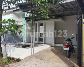 Rumah Siap Huni Depan Taman Dekat Pusat Kuliner di Serpong Park