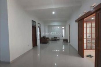 Disewakan Rumah Siap Huni Terawat di Daerah Turangga Suryalaya