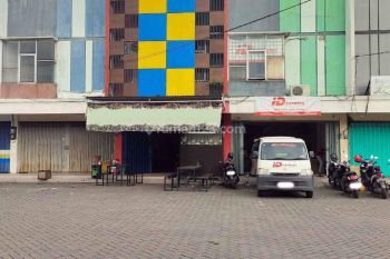 Ruko di Tritan Taman Sepanjang Sidoarjo, Lingkungan Kompleks Pergudangan, Siap