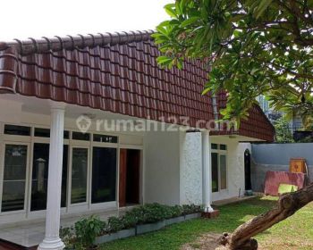 Rumah besar dan strategis bebas banjir area kemang dalam