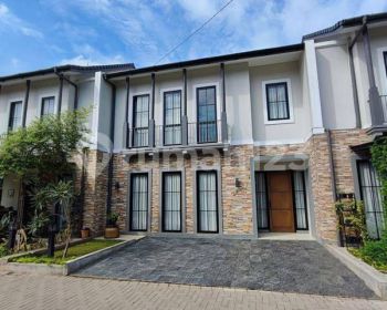 Rumah Cantik Exclusive di Cirendeu Ciputat Timur Tangerang Selatan 2 Lantai