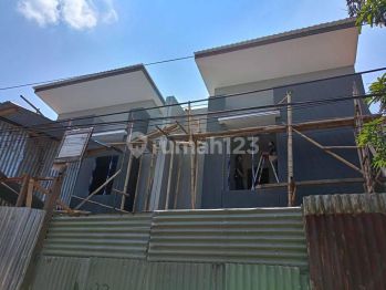 Rumah Baru 2 Lantai tengah kota harga terjangkau di Sawah Kurung