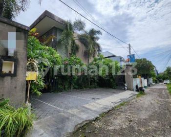 Rumah 2 Lantai Bagus Furnished Sertifikat Hak Milik di Jalan Tangkuban Perahu ,