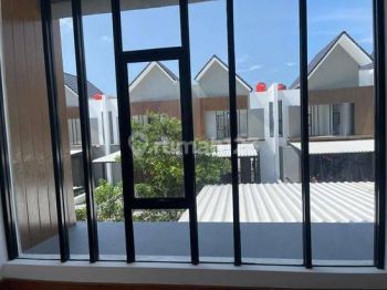 Rumah 2 Lantai, Siap Huni, Bagus, Dalam Komplek.     ** Rika Sie