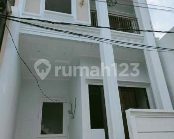 Jual Murah Rumah Exclusive 2 Lantai Lokasi Dekat Tolgate Kukusan