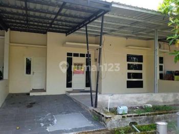 Rent Rumah: Rumah strategis