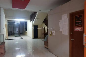 RUKO LOKASI STRATEGIS RAMAI  DISETIABUDI