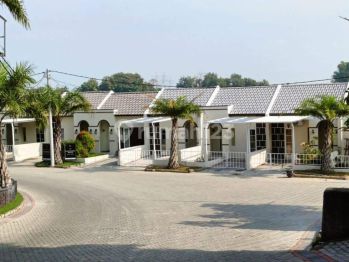 ROYAL EMRAN, Rumah rasa VILLA , lokasi Kedamean, Gresik