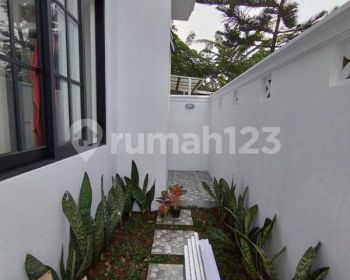 Rumah hook 2 lantai siap huni di Tebet Timur, JakSel