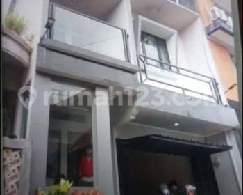 Dikontrqkqn rumah 3 lantai di daerah gerlong/ sarijadi kondisi bagus