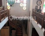 thumbnail-rumah-klasik-dengan-2-pintu-depan-dan-belakang-di-kutisari-surabaya-4