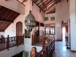 thumbnail-rumah-klasik-dengan-2-pintu-depan-dan-belakang-di-kutisari-surabaya-3