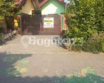 thumbnail-rumah-klasik-dengan-2-pintu-depan-dan-belakang-di-kutisari-surabaya-5