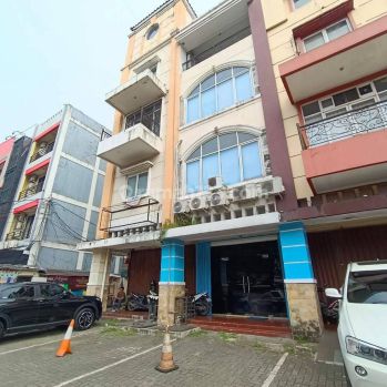 Ruko 3 lantai strategis di Kebayoran Baru