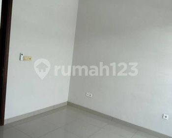 Sewa rumah cluster green lake city 2 lantai dengan harga termurah