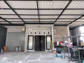 Di jual rumah terawat ada kolam renang di Sukamulya, pasteur