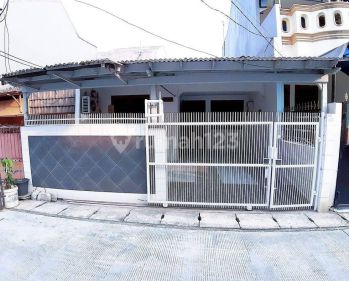 ** Rumah di Taman Ratu Sudah Renovasi Akses Mobil**