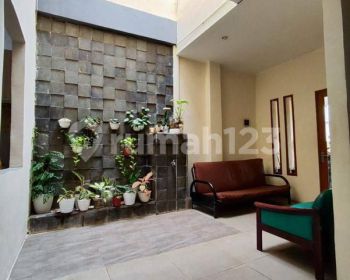 Rumah 2 lantai bangunan rapih siap huni di Bukit Golf Cibubur