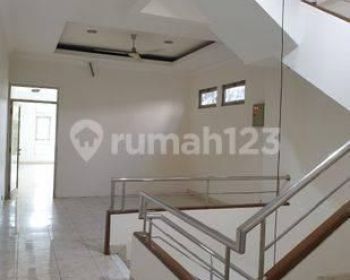 Ruko 3 Lantai Siap Pakai Mainroad Veteran Tengah Kota Bandung