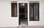 thumbnail-rumah-di-cluster-de-residence-dekat-puri-harapan-0