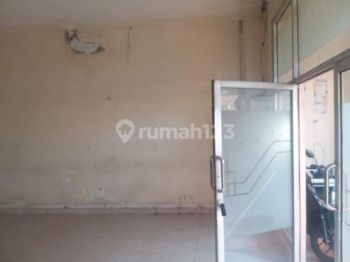 Disewakan Ruko 3 Lantai Depan Ateja Gadobangkong