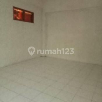 Ruang Usaha Di Kawasan Perkantoran Otista