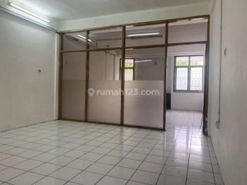 Disewakan 3.5 Lantai Strategis  Ruko Pusat Kota