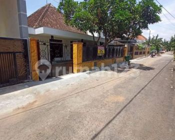 Rumah Jual Cepat Lokasi Tengah Kota hanya 100m dari jln raya