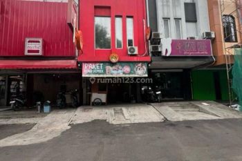 Ruko lokasi strategis di Gading BoulevardDisewakan Ruko Boulevard Kelapa Gading