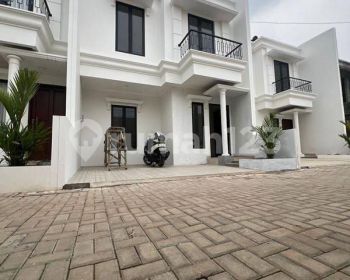 Rumah Dijual siap huni 2 lantai di jatibening bekasi kota