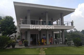 VILLA SIAP PAKAI 2 LANTAI MINIMALIS MEWAH SANGAT TERAWAT NOL JALAN RAYA TRAWAS