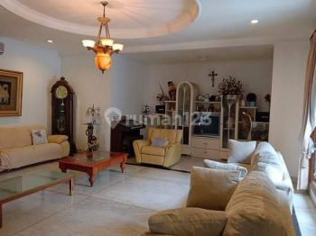 Rumah huk 320m, depan mall klp gading, depan taman, murah, lemari kayu jati,