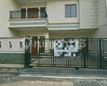 Rumah Baru 2.5 lantai  Megah Kokoh  di Duren Sawit Jakarta Timur