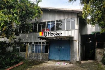 Gudang pabrik di Jalan Raya Semarang Kendal