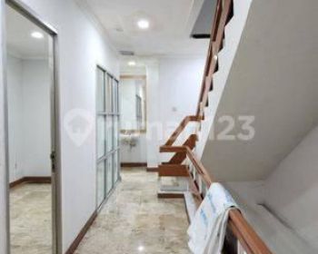 Ruko di Komplek Grand Wijaya Center, Jakarta Selatan