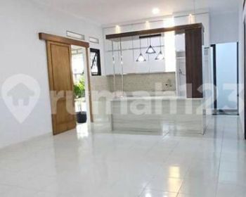 Rumah Baru Di sewa  Semi Furnished di Jl. Wahyu Cipete , Cipete