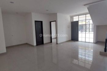 Sewa Rumah 2 Lantai Pik 2 Uk 8x15m Kosongan