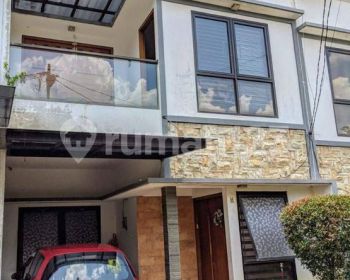 Rumah 2 Lantai SHM Sudah Renovasi Selatan