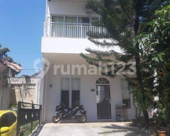 Rumah dengan rooftop view gunung hanya lima menit ke mall