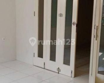 Rumah 2 lantai siap huni daerah komersil dan stategis di Rawa jati timur