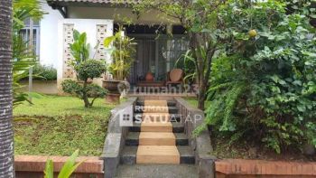 Rumah Asri Tanah Luas di Sektor 2 Bintaro RSA082002