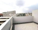 thumbnail-rumah-baru-taman-ratu-3-lantai-4x20-jalan-2-mobil-siap-huni-11