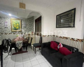 Rumah 2 lantai,bagus,baru renovasi,furnished,siap huni lokasi strategis di utara